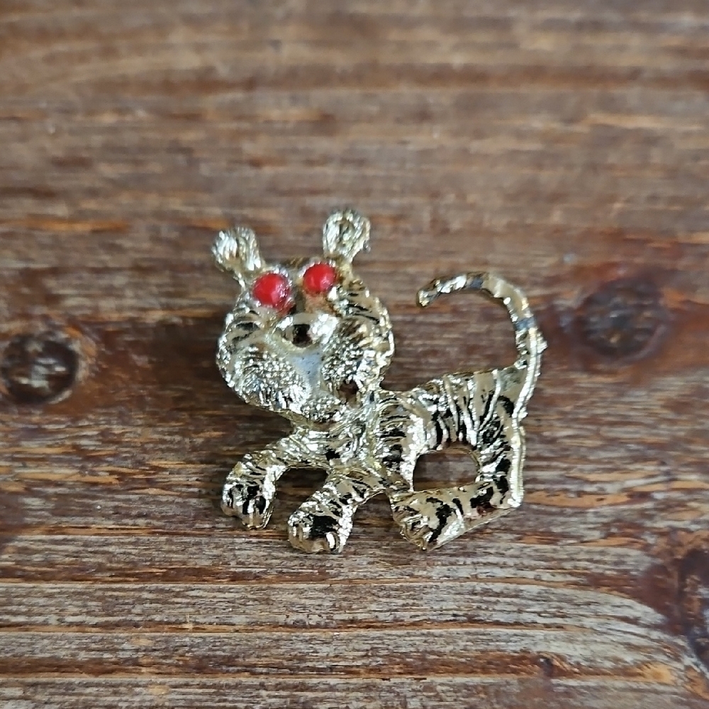 VINTAGE Gerrys  Christmas Tiger Brooch